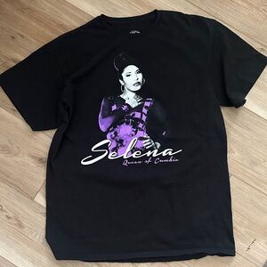 Modern Selena Tee L